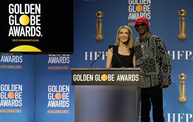 Helen Hoehne, ordförande för Hollywood Foreign Press Association, fick sällskap av Snoop Dogg när årets Golden Globe-priser skulle presenteras.