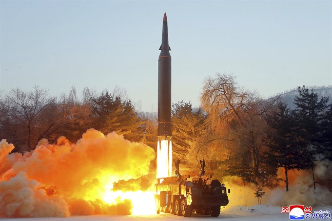 Nordkorea uppges ha avfyrat ännu en robot. Bilden visar enligt den nordkoreanska regimen uppskjutningen av en hypersonisk robot i förra veckan.