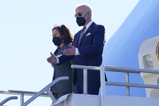 President Joe Biden och vicepresident Kamala Harris anländer till Atlantas flygplats i delstaten Georgia.