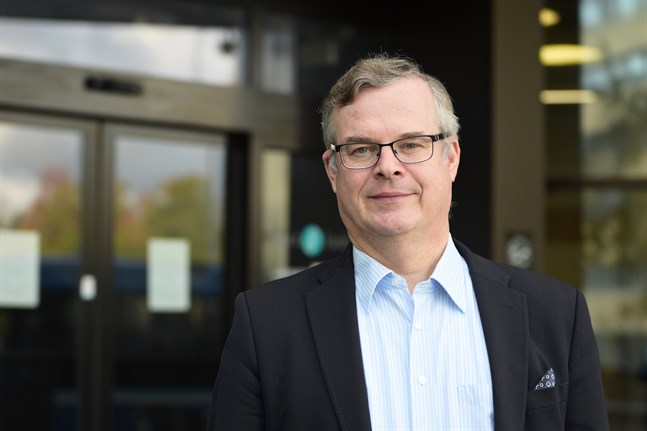 Lasse Lehtonen, diagnostikchef vid Helsingfors och Nylands sjukvårdsdistrikt, säger att självtesten inte är utvecklade för att användas av symtomfria personer.