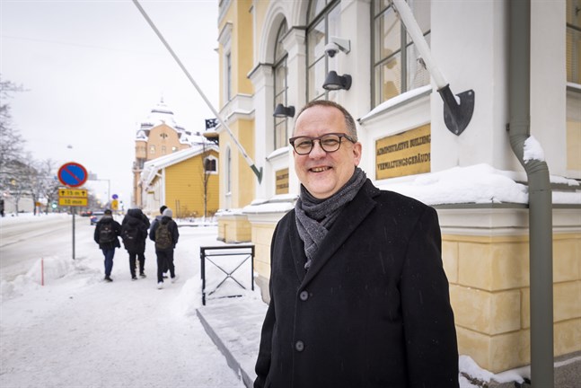 Tomas Häyry var på gott humör när han på tisdagen presenterade nyheten om den senaste markreserveringen på Gigavasa-området.