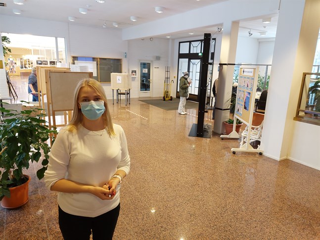 Mikaela Liljedal är centralvalnämndens sekreterare i Närpes.