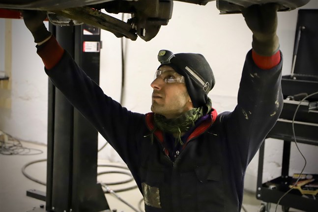 Khalid Jasim öppnade sin bilverkstad i Långåminne strax efter årsskiftet. De första kunderna har redan hittat dit.