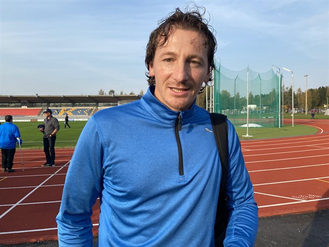 Vladan Zlatkovic har tidigare tränat Kraft II men nu tar han över föreningens framgångsrika juniorlag.