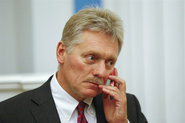Kremls talesperson Dmitrij Peskov avfärdar tanken på en rysk invasion av Ukraina som "vansinnig".