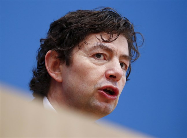Christian Drosten, en av Tysklands ledande virologer, under en presskonferens i fjol.