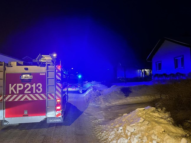 Larmet från Djupviksgatan kom strax efter klockan två i natt.