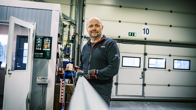 Bror Glasberg är en av dem som jobbat längst på Alucar. Han har inte haft någon orsak att byta jobb. Han trivs bra.