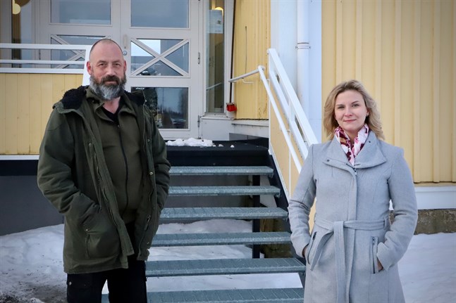 Andreas Sten och Sara Brännudd är nya verksamhetsledare för Psykosociala föreningen Träffpunkten. På onsdagar finns de i Övermalax församlingshem.