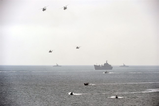 Rysslands helikoptrar och fartyg under en manöver 2016.