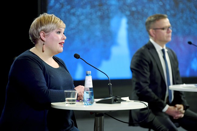 Centerns ordförande Annika Saarikko och Samlingspartiets ordförande Petteri Orpo har anledning att vara nöjda med resultaten från Yles väljarundersökning. Bilden är från en valdebatt tidigare i januari.