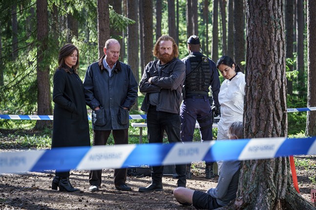 Här ses (från vänster i bild) Alex Beijer (Jennie Silfverhjelm), Martin Beck (Peter Haber), Steinar Hovland (Kristofer Hivju) och Erika Broms (Maria Nohra) i "Beck - Rage Room", som regisserats av Pontus Klänge och producerats av Filmlance International AB.
