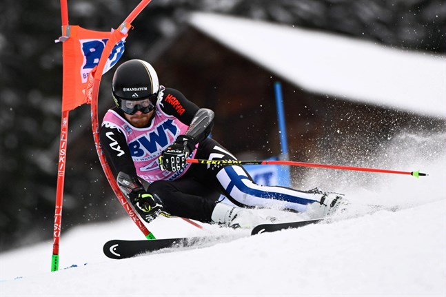 30-åriga Samu Torsti har två andraplatser i Europacupen som bästa placeringar i storslalom den här säsongen. I världscupen har han tre starter i storslalom men har inte tagit sig vidare till andra åket i någon av dem.