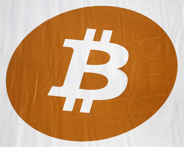 Bitcoins värde har nästan halverats sedan den historiska toppen i höstas. Arkivbild