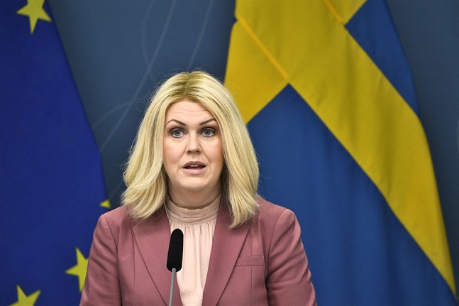 Sveriges socialminister Lena Hallengren vid dagens pressträff om åtgärder kopplade till covid-19-pandemin.