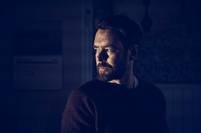 Mikko Leppilampi i rollen som Antti i tv-serien "Hautalehto: Kylmä syli".