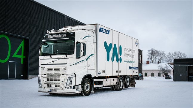 Yrkesakademin i Österbotten utbildar kombinationsfordonsförare i Vasa och Närpes.
