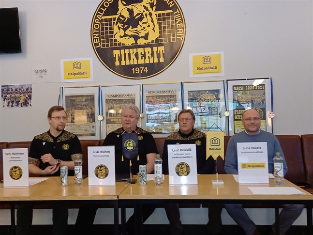 Sami Hänninen, Jussi Jokinen, Lauri Heikkilä och Juha Hakala är glada över att Tiikerit klarade sig ur den ekonomiska knipan och kan koncentrera sig igen på sin egentliga uppgift.