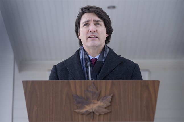 Kanadas premiärminister Justin Trudeau säger att han har smittats med covid-19.