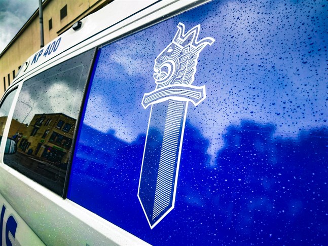 Polisen fick fast en mopedist som körde olagligt.
