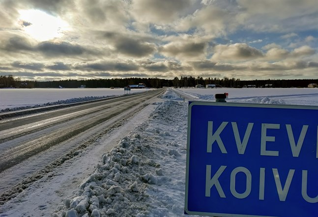 Den här vägen, Kvevlaxvägen, är en av tre som får vägbelysning i år.