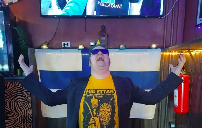 Glädjen är stor på Åland där Philip Ingberg firar det färska OS-guldet.