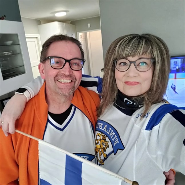 Mickus och Mia Fant tog en snöskotertur till Jannes Saloon och åt medaljsoppa.