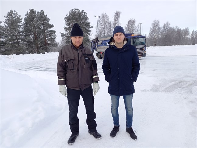 John K. Westman och sonen Emil har även en intern tävling om vem som är bättre i bil-speedway att se fram emot.
