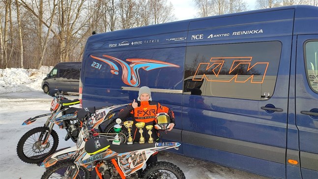 Isac Krohn blev andra i helgens FM på isbana. Tävlingarna kördes i Seinäjoki och Orivesi.