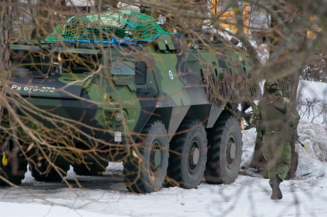 Trupptransportfordon av märket XA-180 "Pasi" syntes på gatorna i Vasa under en övning i mars i år.