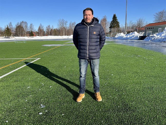 I början av säsongen hade vi inte som mål att vinna serien och kvala, men nu har vi chansen till det och då går vi för det, säger Sportings tränare Richard Lähteenmäki.