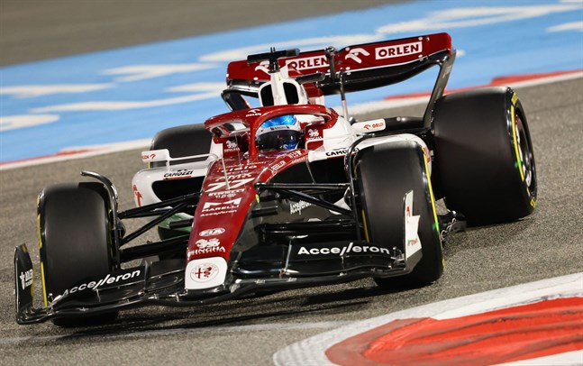Alfa Romeos Valtteri Bottas fick bilen att fungera i det andra träningspasset i Bahrain.