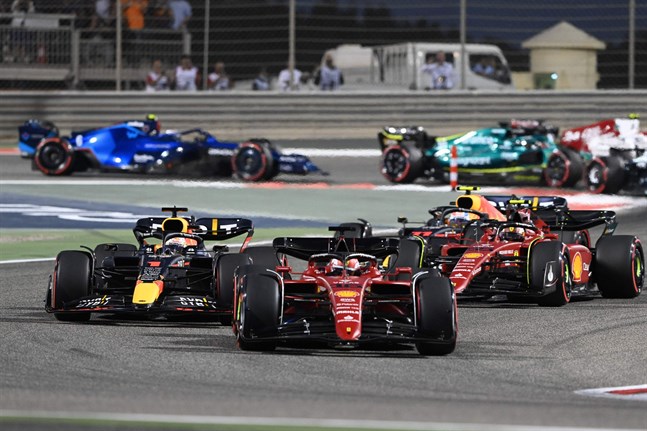 Ferraris Charles Leclerc startade från pole position i söndagens GP i Bahrain, och höll den positionen ända in i mål.