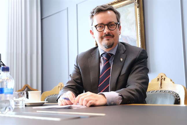 Danmarks ambassadör Jakob Nymann-Lindegren besökte Vasa på måndagen.