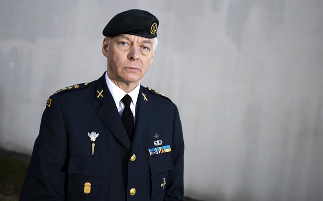 Joakim Paasikivi, överstelöjtnant och lärare i militärstrategi vid Försvarshögskolan i Stockholm, säger att det nu pågår ett utnötningskrig i Ukraina som landet inte kan vinna med sina nuvarande vapen.