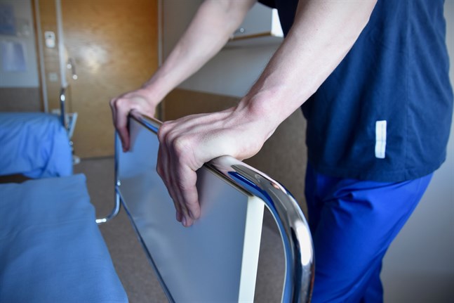Det behövs fler sommarvikarier inom vården i Österbotten. Enligt chefsöverskötare Marjo Orava är det speciellt brist på närvårdare.