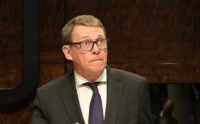 Riksdagens talman Matti Vanhanen fick åka till akuten under måndagen på grund av hjärtarytmi.