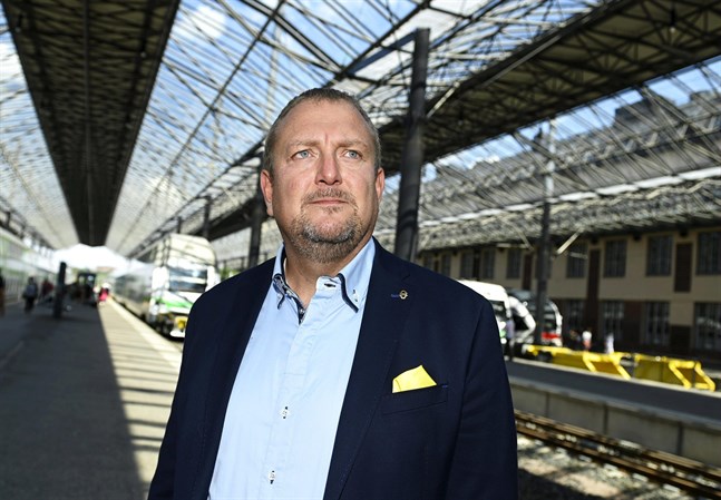 Den 30 juni 2021 presenterades Lauri Sipponen som ny vd för VR Group. Nu har han fått sparken med omedelbar verkan.