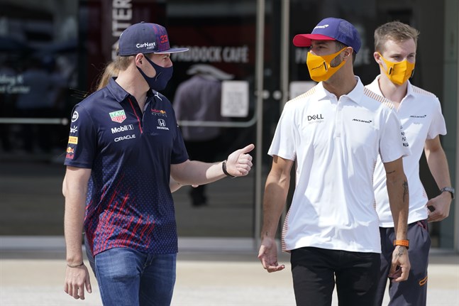 Daniel Ricciardo, till höger, här med tidigare stallkamraten Max Verstappen.