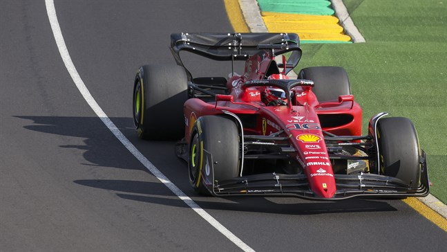 Ferrariföraren Charles Leclerc leder VM-serien efter en bra start på säsongen.
