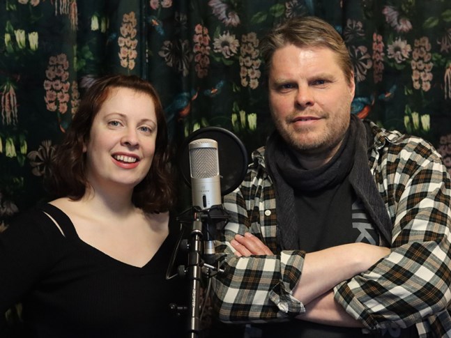 Mariah Hortans och Samuel Jåfs gör duetten "Never wanted to say goodbye".
