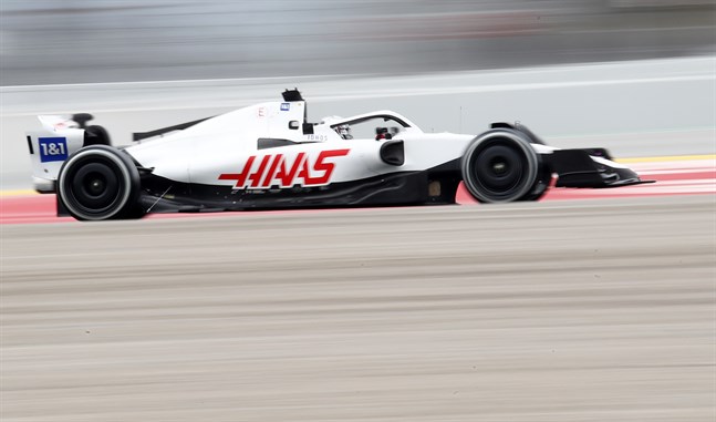 Nikita Mazepin under en försäsongsträning med F1-stallet Haas.