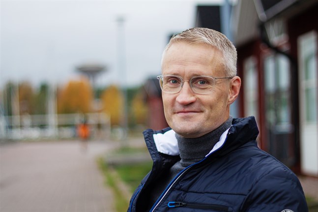 Jarno Limnell är cybersäkerhetsprofessor och doktor i krigsvetenskap. Han är också Samlingspartiets stadsfullmäktigeledamot i Esbo.