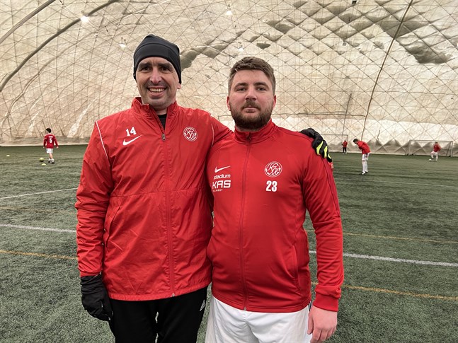 Valeri Oleinik, till vänster, och Admir Kalabic tränar Kaskö IK denna säsong.