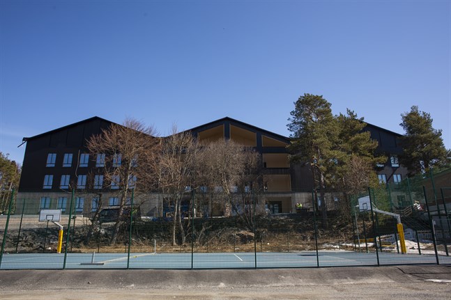 Det är aktuellt att skaffa möbler till den nya högstadieskolan i Närpes som uppförs i tre våningar.