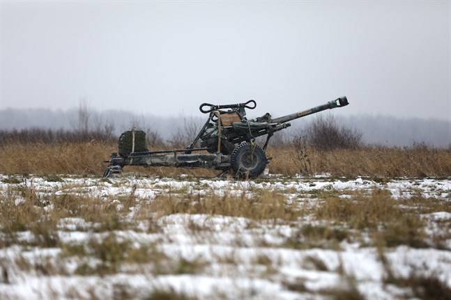 En amerikansk haubits av typen M119A34. Arkivbild.