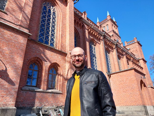 Det finns två präster i Vasa svenska församling som redan nu viger samkönade par. En av dem är Anders Lundström, den andra är Hanna Jern.