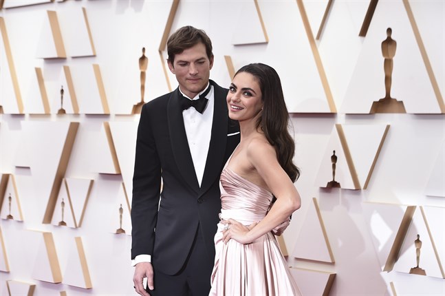 Ashton Kutcher och Mila Kunis dyker upp i spinoff-serien "That '90s show". Arkivbild.