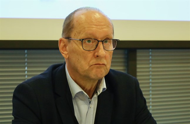Fennovoimas styrelseordförande Esa Härmälä sade då bygget lades ner att 600-700 miljoner euro redan hade hunnit gå åt till projektet.