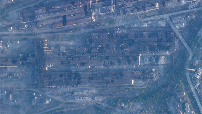 Satellitbild från företaget Planet Labs PBC över Azovstal-stålverket i Mariupol, tagen onsdagen 4 maj. Området har utsatts för massiva ryska anfall den senaste tiden.